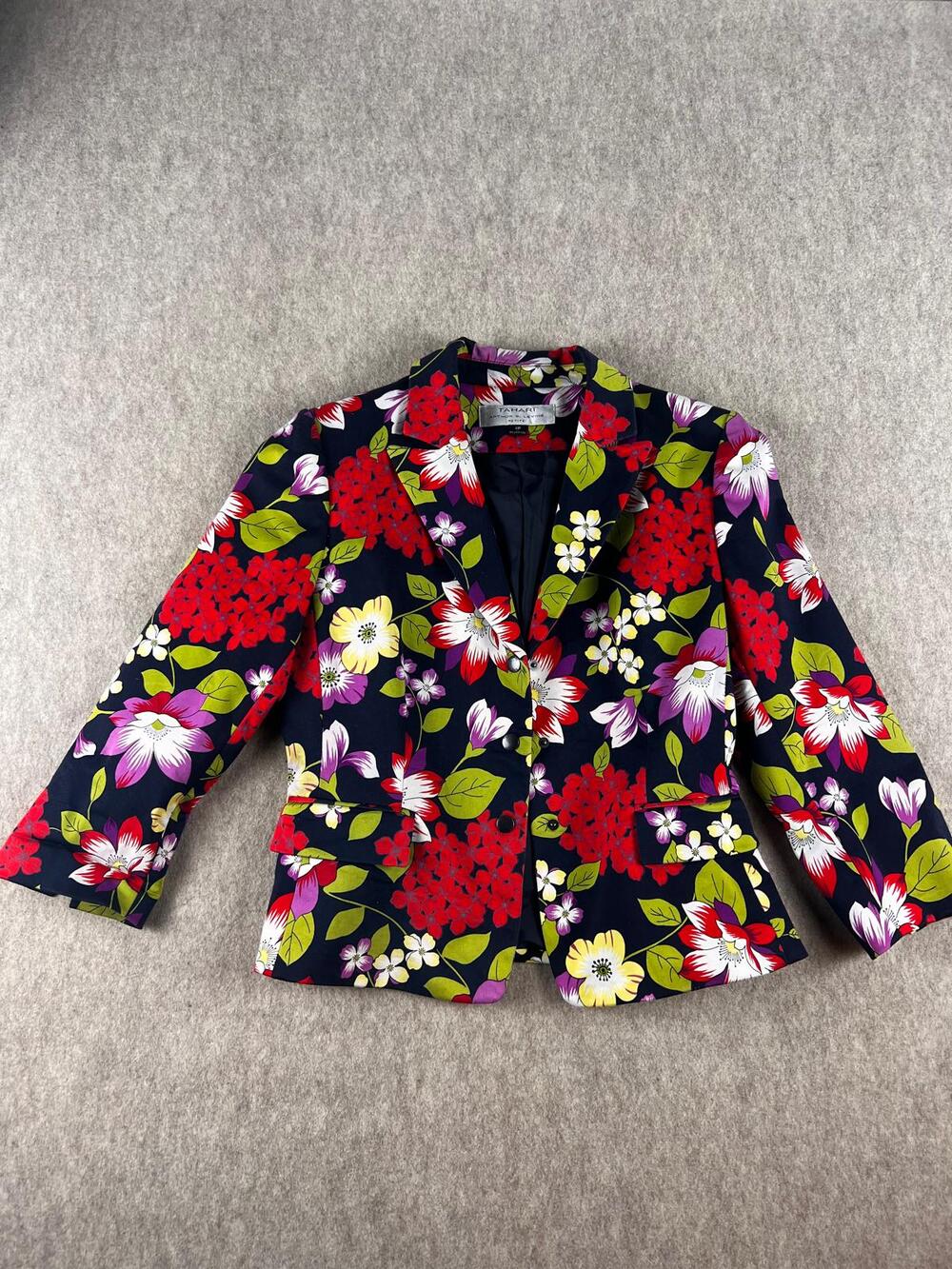 Vintage Tahari blazer size 4P